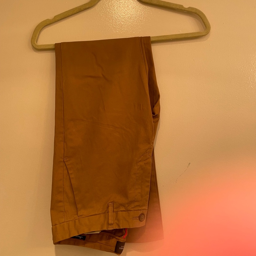Like new Men Slim fit Chino pants.